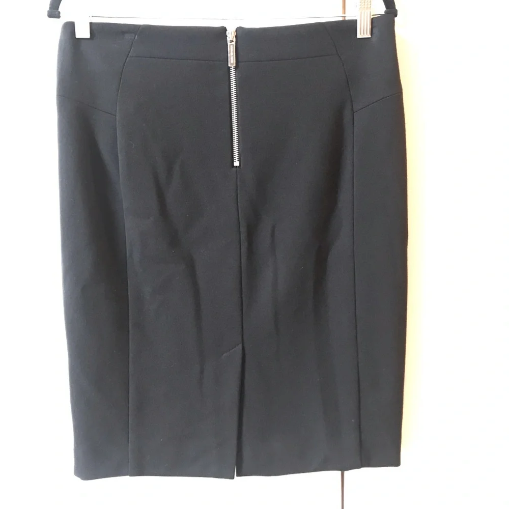 EUC Michael Kors Black Skirt with front pockets